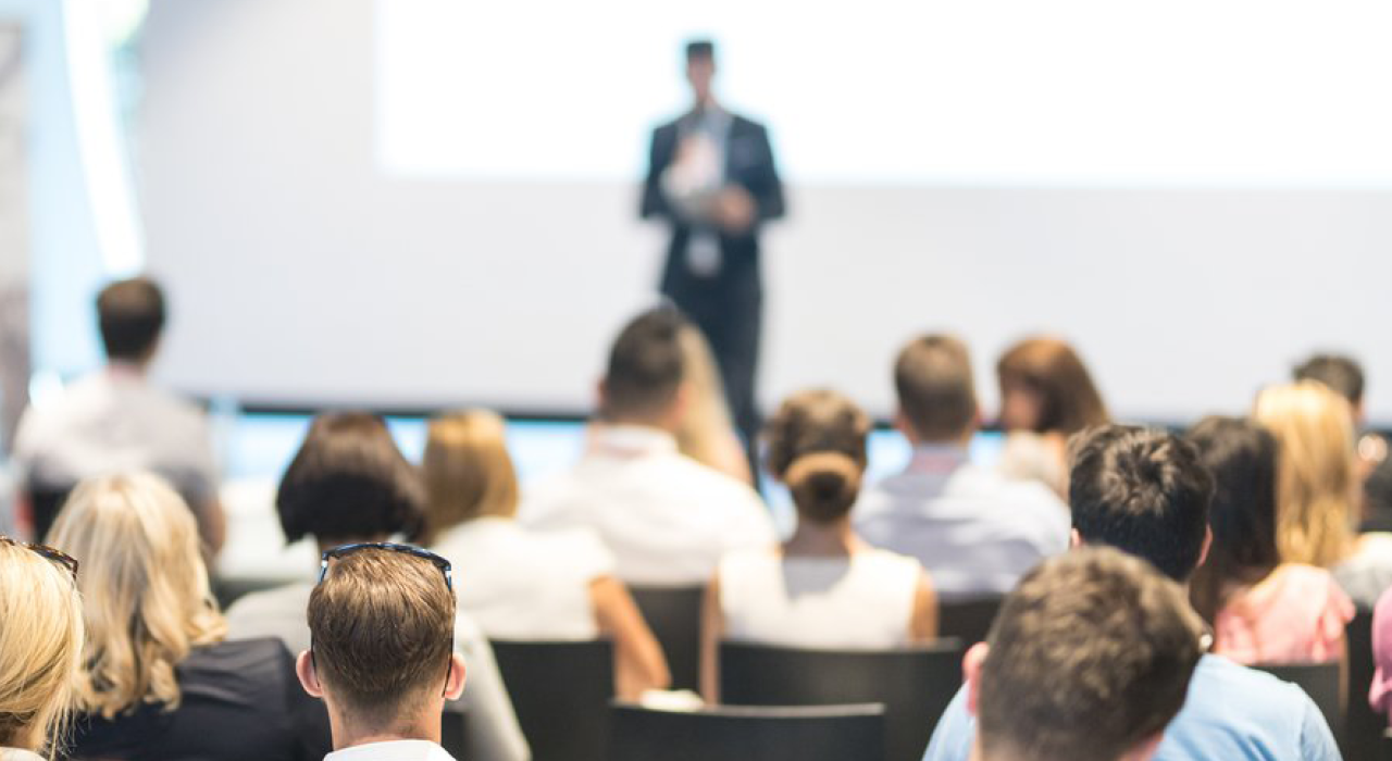 Sala conferenze con Professionisti in formazione